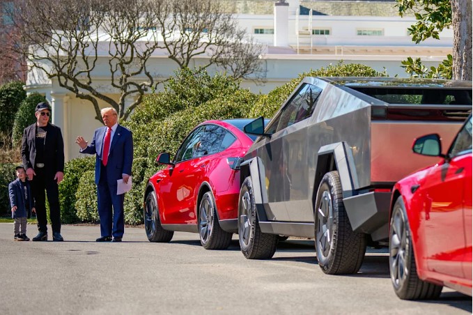 Финансовое положение Tesla ухудшается из-за последствий политических решений генерального директора Илона Маска