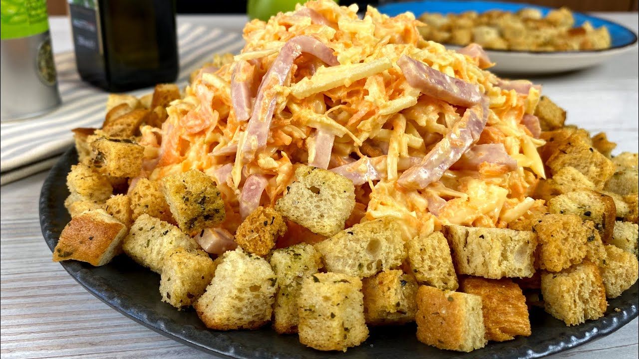 Салат с сухариками